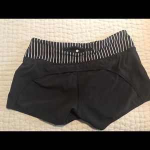 Lululemon size 6 run times 4’ shorts